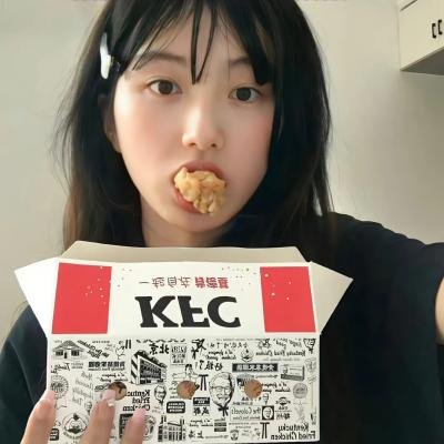 她来自胡志明市